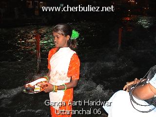 légende: Ganga Aarti Haridwar Uttaranchal 06
qualityCode=raw
sizeCode=half

Données de l'image originale:
Taille originale: 195344 bytes
Temps d'exposition: 1/50 s
Diaph: f/240/100
Heure de prise de vue: 2002:05:04 19:36:56
Flash: oui
Focale: 42/10 mm
